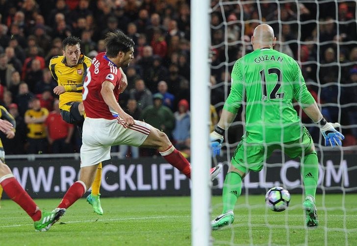 Месут Озил атакует ворота "Мидлсбро", arsenal.com
