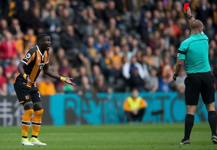 Рефери несправедливо удаляет Ньяссе, hullcitytigers.com