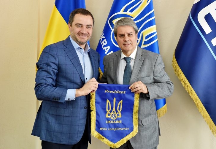 Президент ФФУ Андрей Павелко и посол Аргентины в Украине Альберто Хосе Алонсо, ffu.org.ua