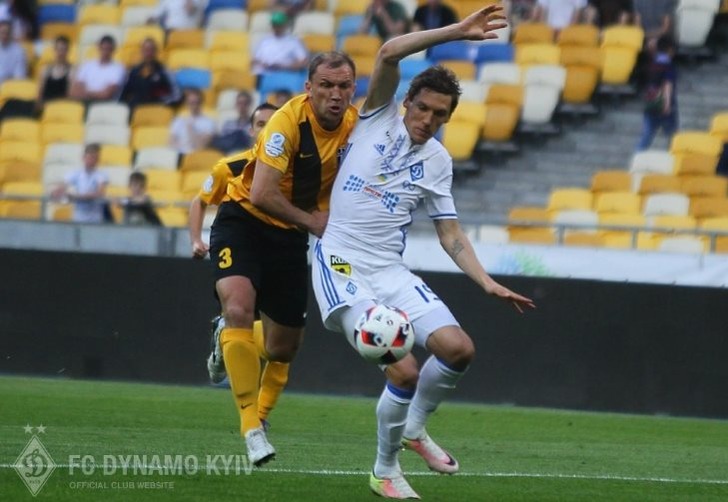 Фол Сергея Симинина против Дениса Гармаша, fcdynamo.kiev.ua