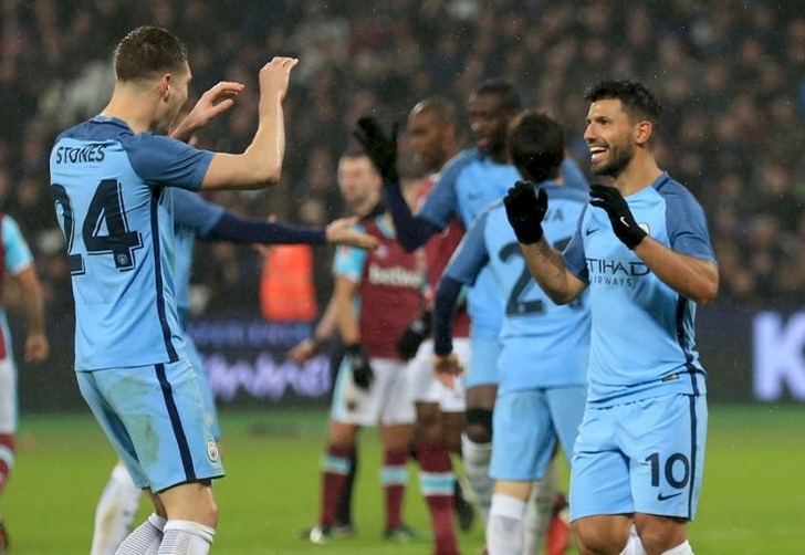 Джон Стоунз и Серхио Агуэро, mancity.com