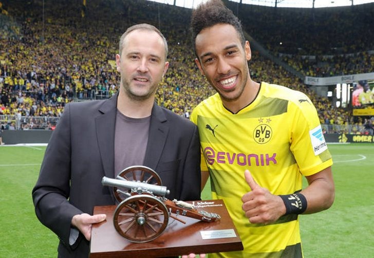 Пьер-Эмерик Обамеянг (справа), bvb.de