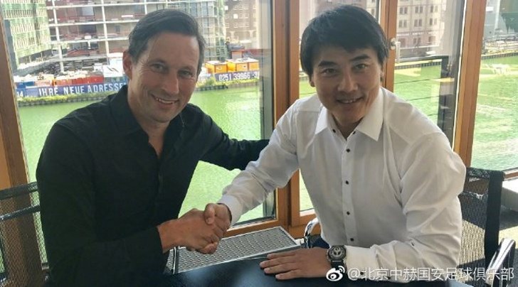 Рогер Шмидт (слева); фото: твиттер TransferMarkt China