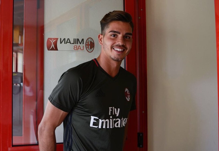 Андре Силва, acmilan.com