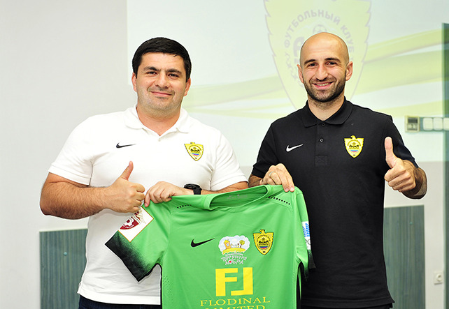 Джаба Липартия (справа), fc-anji.ru