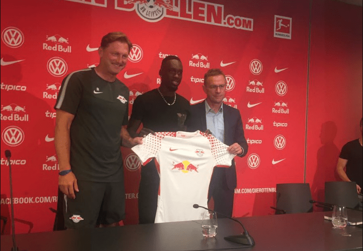 Жан-Кевин Огустен (в центре), RB Leipzig