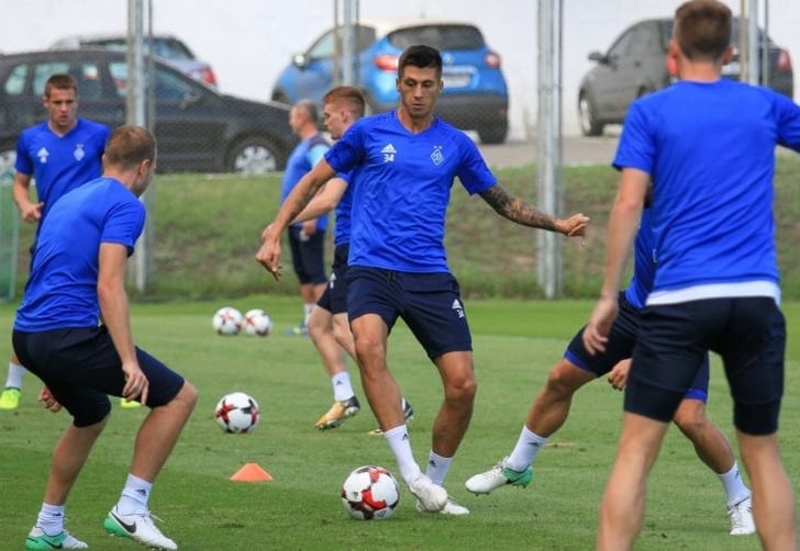 Евгений Хачериди (в центре), fcdynamo.kiev.ua