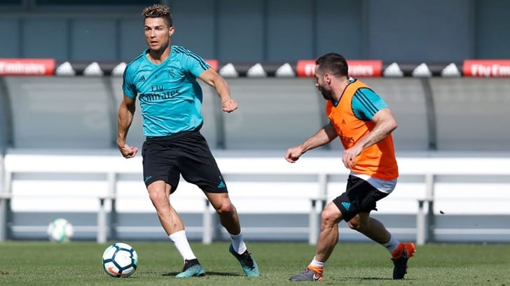 Криштиану Роналду (слева), twitter.com/realmadriden