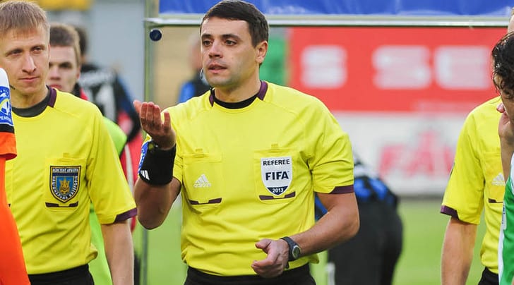Анатолий Абдула (по центру), footboom.com