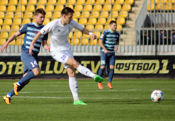 Виталийс Ягодинскис в матче с "Олимпиком", ua-football.com